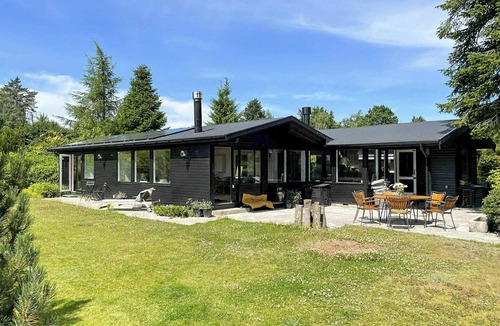 Dronningmolle House | Summer house with pool near Dronningmølle beach