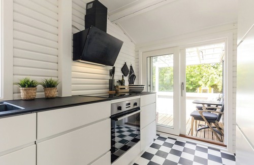 Frølunde Fed House | Summer house with direct path to the sea