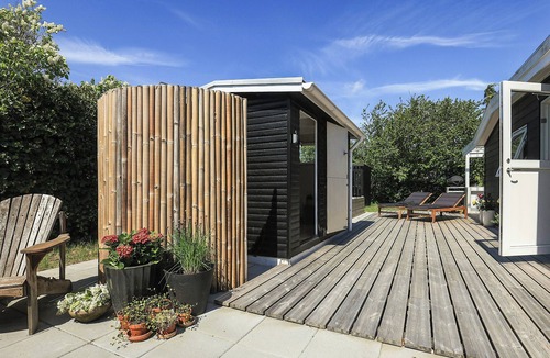 Frølunde Fed House | Summer house with direct path to the sea