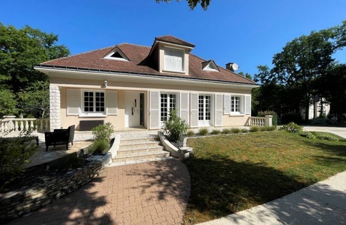 Veigne House | Summer house with large heated pool in the heart of the Loire Valley.