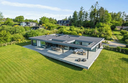 Handrup Strand House | Summer house with sea view high in Handrup