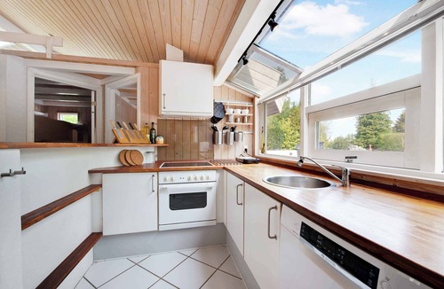 Tikob House | Summer house with terrace overlooking nature