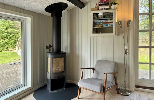 Ordrup House | Summer house with wilderness bath by Kårup Forest