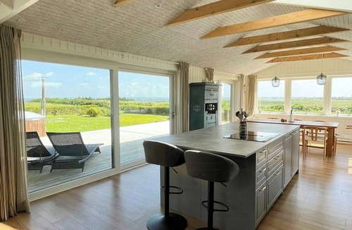 Vinderup House | Summer house with wilderness bath and water views