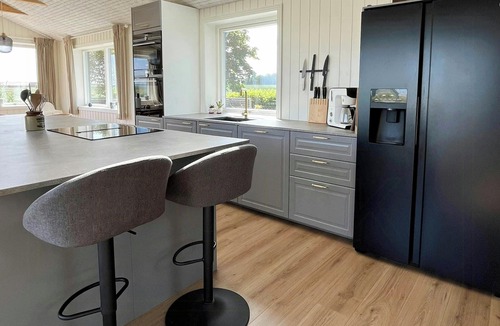 Vinderup House | Summer house with wilderness bath and water views