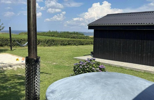 Vinderup House | Summer house with wilderness bath and water views