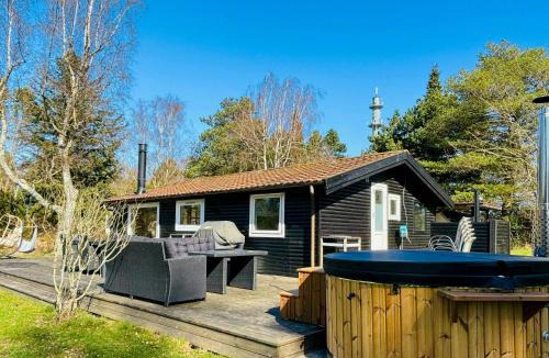 Ordrup House | Summer House With Wilderness Bath By Kårup Forest