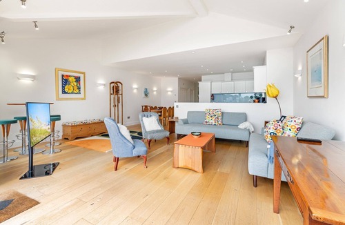 South Cerney House | Summer Lake 32B, Meadowlark