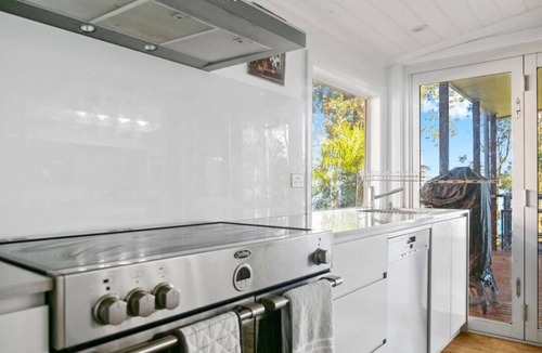 Lake Munmorah House | Summer Lakefront Bliss and Pool