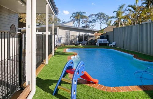 Lake Munmorah House | Summer Lakefront Bliss and Pool
