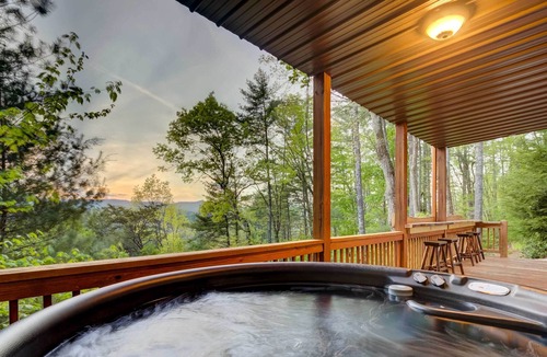 Hidden Lake Cabin | Summer Love Dream Cabin: Sunset Views & Hot Tub!