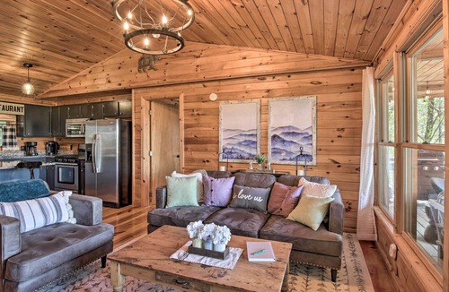 Hidden Lake Cabin | Summer Love Dream Cabin: Sunset Views & Hot Tub!