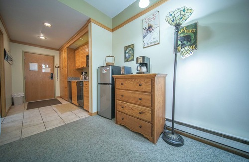 Mountain House Condo | Summer Mountain Studio | Balcony & Hot Tub