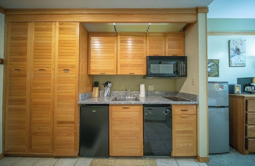 Mountain House Condo | Summer Mountain Studio | Balcony & Hot Tub