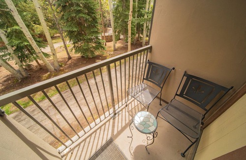 Mountain House Condo | Summer Mountain Studio | Balcony & Hot Tub