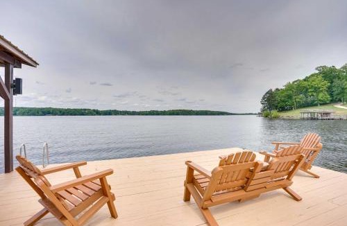 Roanoke Rapids House | Summer on the Lake: Private Dock & Kayaks