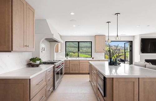 Western Malibu House | SUMMER RENTAL THROUGH 7/5! New Remodel. 5BR/5BA Malibu house with beach access
