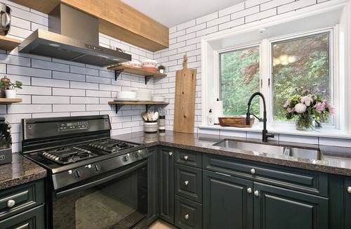 Collingwood Ski Chalet | Summer Resort Style Living - Private & Serene, Sauna, Outdoor Bar & Firepit