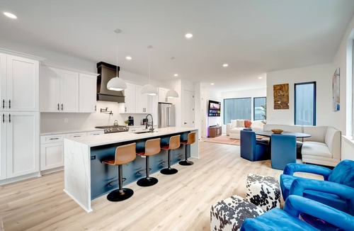 Hurwood Heights House | Summer rooftop decks, hot tubs, game rooms, sauna near Broadway