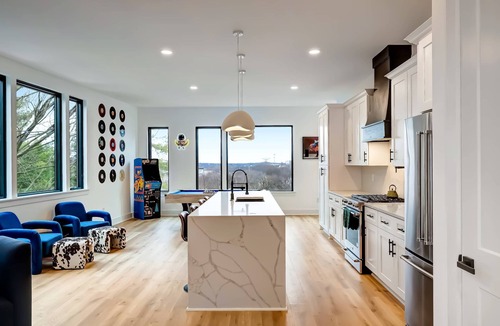 Hurwood Heights House | Summer rooftop decks, hot tubs, game rooms, sauna near Broadway