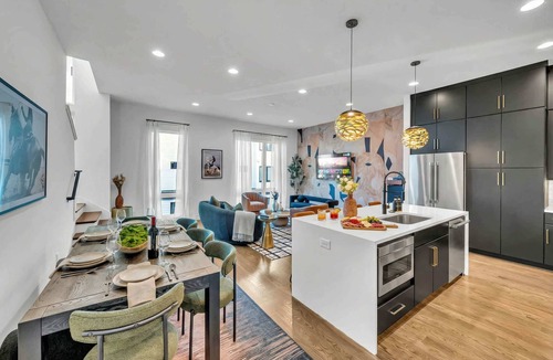 Katie Hill Neighborhood House | Summer rooftop hot tub, karaoke lounge, double decks near Broadway