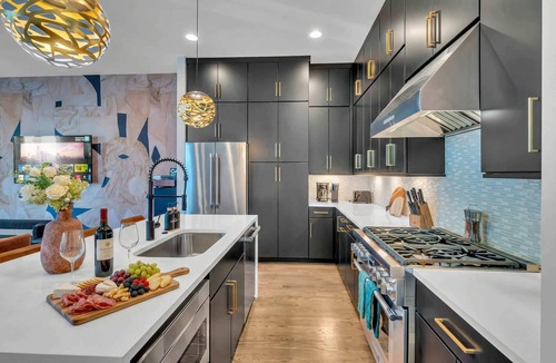 Katie Hill Neighborhood House | Summer rooftop hot tub, karaoke lounge, double decks near Broadway