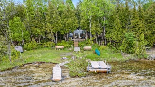 Colpoys Bay House | Summer Side Classic Lakefront Escape