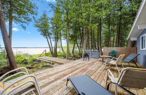 Colpoys Bay House | Summer Side Classic Lakefront Escape