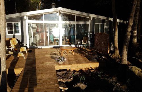Colpoys Bay House | Summer Side Classic Lakefront Escape