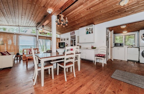 Colpoys Bay Cabin | Summer Side of Life – Classic Lakefront Escape
