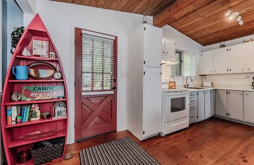 Colpoys Bay Cabin | Summer Side of Life – Classic Lakefront Escape