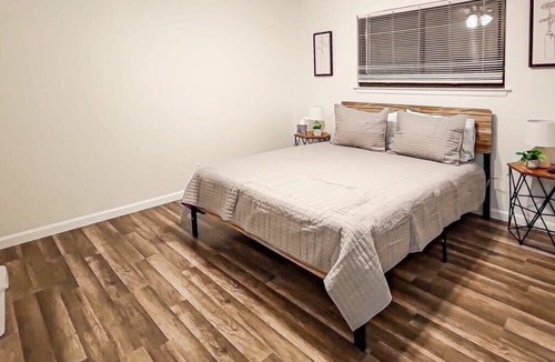 West San Antonio House | Summer specials ¡Book now! Five Frks Dr. San Antonio