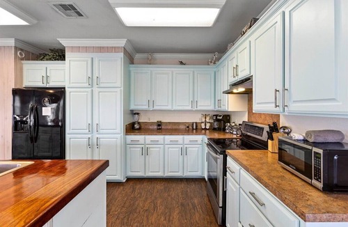 Crystal Beach Cottage | Summer Specials! | Game Room | Pets | King Bed