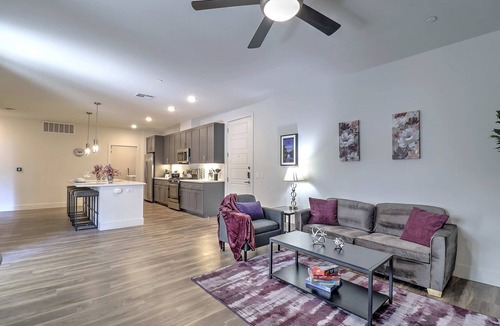 North Scottsdale Condo | Summer Stay Patio Pool View Kierland Walk