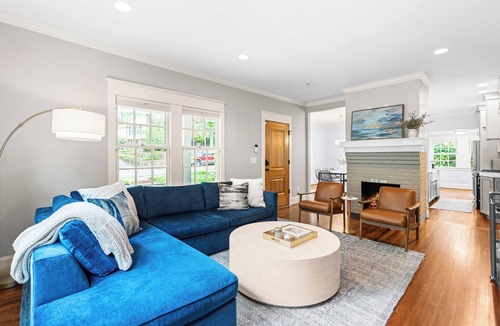Chapel Hill House | Summer stays near UNC Campus and top Chapel Hill wedding venues