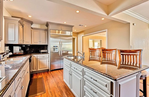 Los Feliz House | Summer Sun - Magnificent Hollywood Hills HtdPool Residence in Celebrity Enclave
