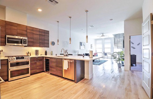 North Scottsdale Condo | Summer Vibes Rooftop Deck Heated Pool