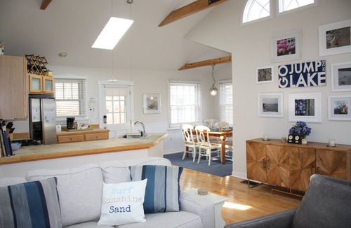 Lakeside Cottage | Summer Weeks still available! Short walk to a private beach!