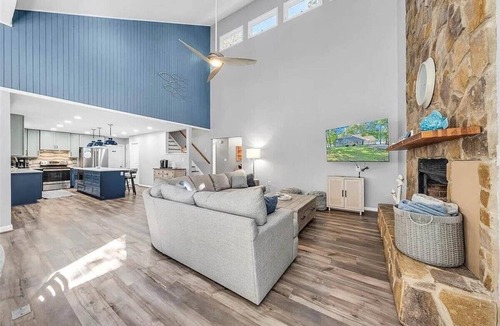 Westlake Corner House | Summer Weeks Still Available at Heron House!