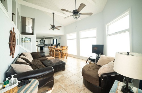 Galveston House | Summer Wind, Beachfront with incredible views! 5 miles from Galveston sea wall!