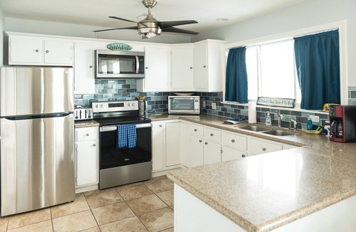 Galveston House | Summer Wind, Beachfront with incredible views! 5 miles from Galveston sea wall!