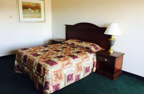 Newport Hotel | Summer Wind Budget Motel