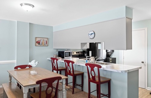 Indian Beach Condo | Summer Winds 403: Oceanfront 2BR 2BA, Complex Amenities!