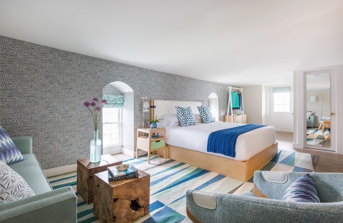 Oak Bluffs Hotel | Summercamp