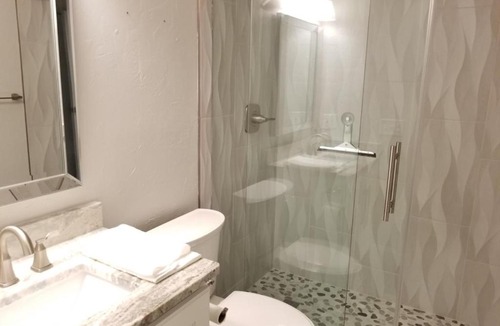 Crescent Beach Apartment | Summerhouse 143 Condo