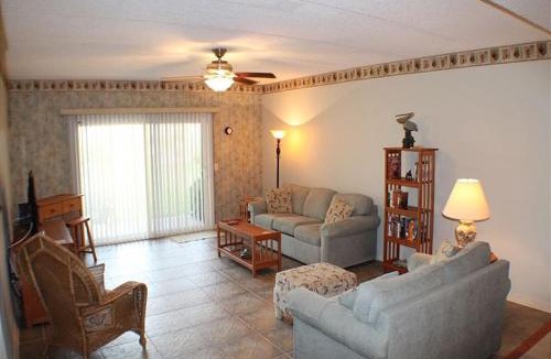 Crescent Beach Apartment | Summerhouse 228 Condo