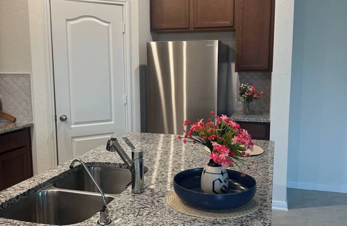 Iowa Colony House | Summerhouse Villa 4br 2 and Half ba Home