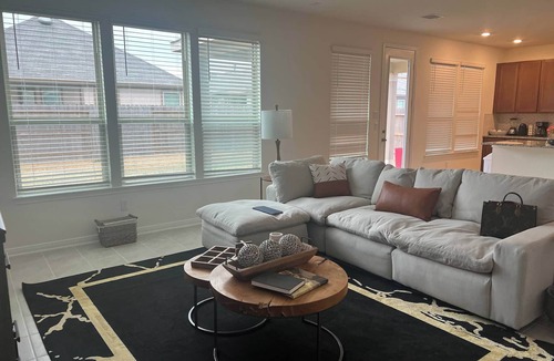 Iowa Colony House | Summerhouse Villa 4br 2 and half ba Home