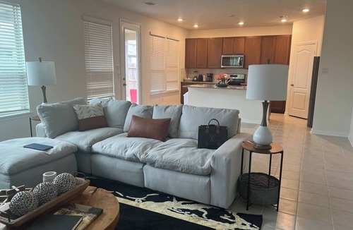 Iowa Colony House | Summerhouse Villa 4br 2 and half ba Home