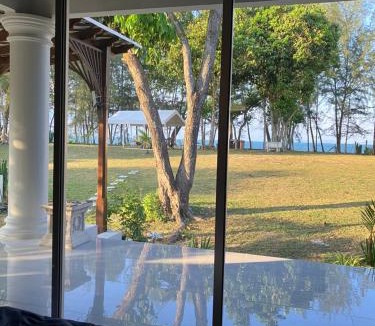 Setiu Bed & Breakfast | Summerland Seaside Villa